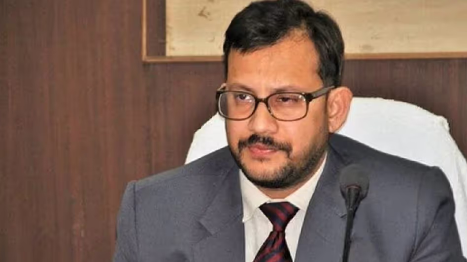 IAS अधिकारी पल्लव गोपाल झा के खिलाफ जांच की खबरें अटकलें