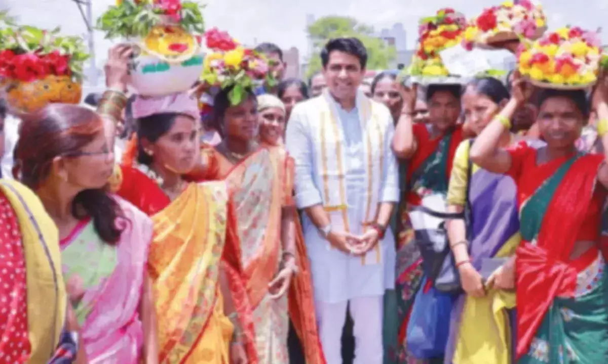 Telangana: महिलाओं का आत्मविश्वास सामाजिक प्रगति की नींव है: विधायक Telangana: महिलाओं का आत्मविश्वास सामाजिक प्रगति की नींव है: विधायक