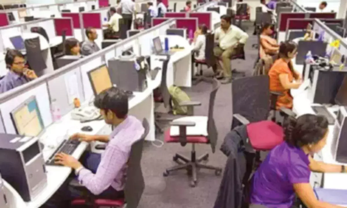 Telangana: नई नियुक्तियों के बीच आउटसोर्सिंग कर्मचारियों ने सरकार की ईमानदारी पर सवाल उठाए Telangana: नई नियुक्तियों के बीच आउटसोर्सिंग कर्मचारियों ने सरकार की ईमानदारी पर सवाल उठाए