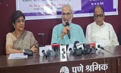 गुंडागर्दी करके विधायिका की पवित्रता का उल्लंघन गुंडागर्दी करके विधायिका की पवित्रता का उल्लंघन