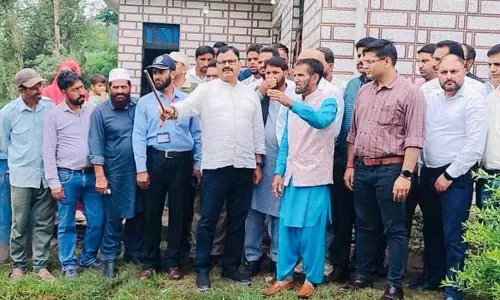 राणा ने भारी बारिश और भूस्खलन से हुए नुकसान का आकलन करने के लिए Balakote का दौरा किया राणा ने भारी बारिश और भूस्खलन से हुए नुकसान का आकलन करने के लिए Balakote का दौरा किया