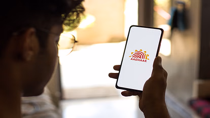 New Delhi: छात्रों का आधार अपडेट अब स्कूलों में, UIDAI का बड़ा फैसला New Delhi: छात्रों का आधार अपडेट अब स्कूलों में, UIDAI का बड़ा फैसला