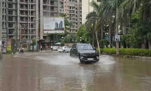 मानसून की मार, Zirakpur में यातायात जाम, कई इलाकों में जलभराव मानसून की मार, Zirakpur में यातायात जाम, कई इलाकों में जलभराव