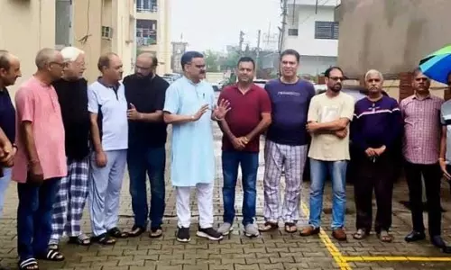 Jammu: बारू ने हजारीबाग निवासियों की शिकायतें सुनी Jammu: बारू ने हजारीबाग निवासियों की शिकायतें सुनी