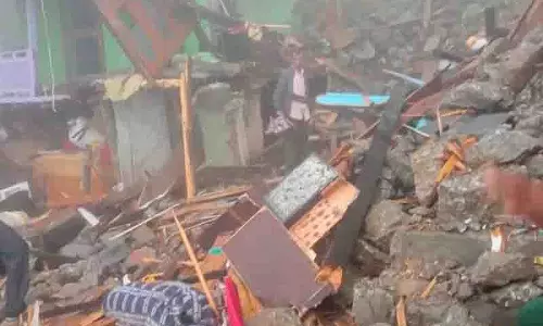 Chamba में भूस्खलन से दंपत्ति की मौत, भारी बारिश के बीच अलर्ट जारी Chamba में भूस्खलन से दंपत्ति की मौत, भारी बारिश के बीच अलर्ट जारी