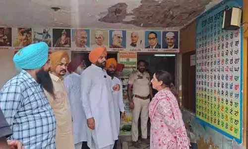 Amritsar के स्कूल को गुरुद्वारे में स्थानांतरित किया गया, इमारत की छत उखड़ने लगी