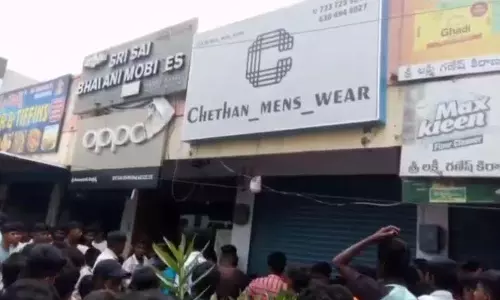 मात्र 2 रुपये.. बहक गए युवक.. दुकान मालिक फरार!