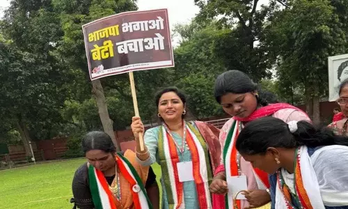 भाजपा की नीतियों के खिलाफ.. महिला कांग्रेस नेताओं का दिल्ली में धरना भाजपा की नीतियों के खिलाफ.. महिला कांग्रेस नेताओं का दिल्ली में धरना