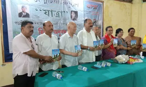 Assam: तेजपुर में ‘यात्रा’ का हिंदी अनुवाद लॉन्च किया Assam: तेजपुर में ‘यात्रा’ का हिंदी अनुवाद लॉन्च किया