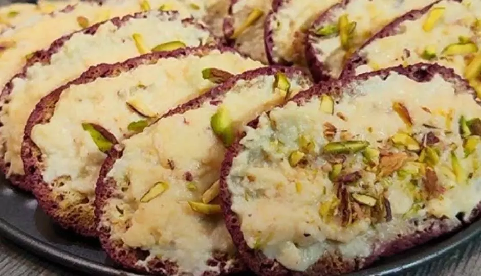 Chhena Toast: खुशियों का मौका, इस मिठाई पर करें भरोसा Chhena Toast: खुशियों का मौका, इस मिठाई पर करें भरोसा