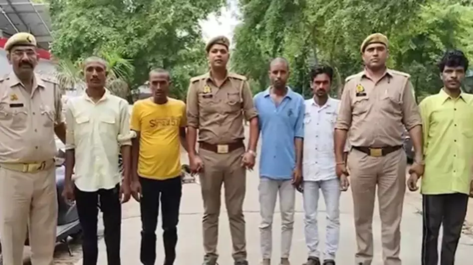 कावड़ियों का सामान चोरी, 5 लड़के गिरफ्तार कावड़ियों का सामान चोरी, 5 लड़के गिरफ्तार