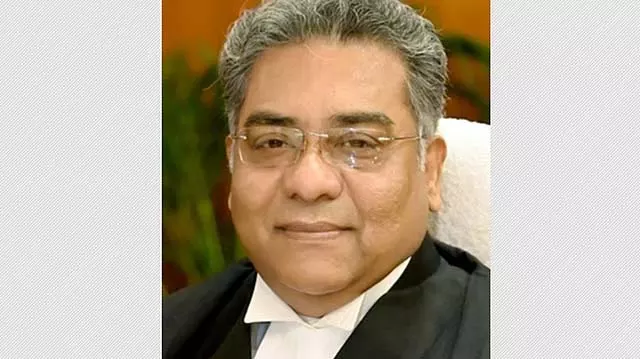 एम.एम. श्रीवास्तव ने मद्रास HC के मुख्य न्यायाधीश के रूप में शपथ ली एम.एम. श्रीवास्तव ने मद्रास HC के मुख्य न्यायाधीश के रूप में शपथ ली