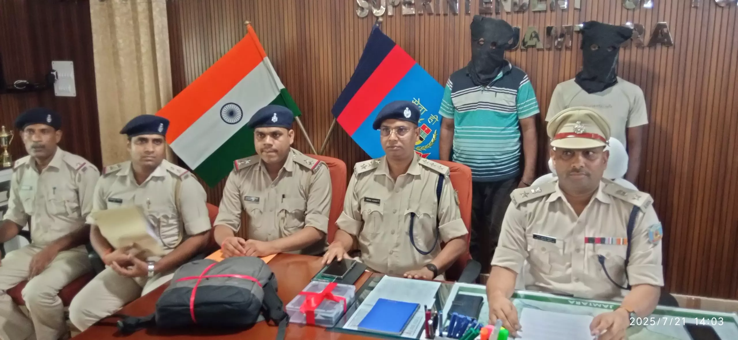 Jamtara: पुलिस ने अपहरणकर्ता गिरोह का किया पर्दाफाश, दो गिरफ्तार Jamtara: पुलिस ने अपहरणकर्ता गिरोह का किया पर्दाफाश, दो गिरफ्तार