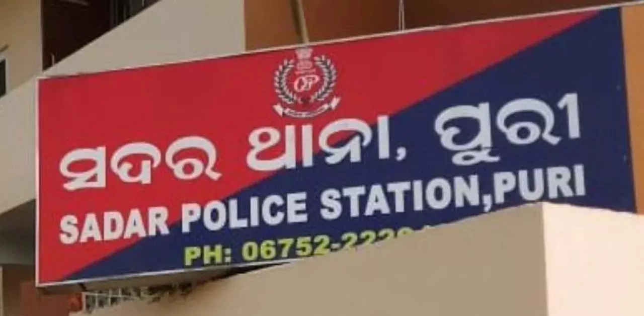 पुरी में बस स्टैंड के पास तीन बहनों से छेड़छाड़, परिवार वालों ने दो आरोपियों को पकड़ा पुरी में बस स्टैंड के पास तीन बहनों से छेड़छाड़, परिवार वालों ने दो आरोपियों को पकड़ा