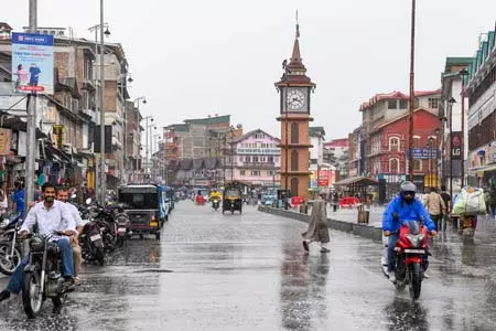 जम्मू-कश्मीर में भारी बारिश, रियासी और राजौरी में स्कूल बंद जम्मू-कश्मीर में भारी बारिश, रियासी और राजौरी में स्कूल बंद