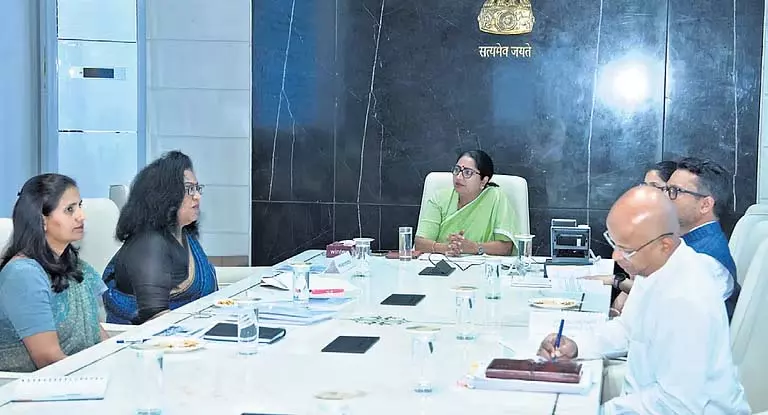 सीएम रेखा गुप्ता करेंगी योजनाओं की समीक्षा, पात्रों को ही मिलेगा लाभ सीएम रेखा गुप्ता करेंगी योजनाओं की समीक्षा, पात्रों को ही मिलेगा लाभ