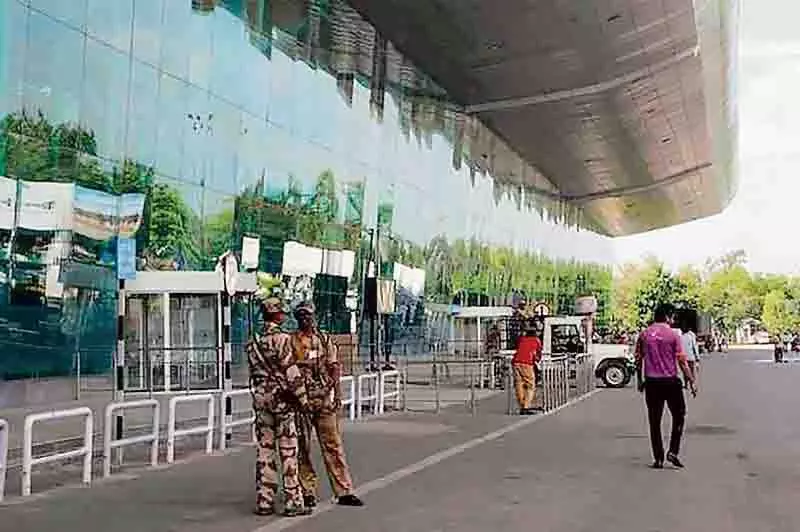 Amritsar हवाई अड्डे को बम से उड़ाने की धमकी Amritsar हवाई अड्डे को बम से उड़ाने की धमकी