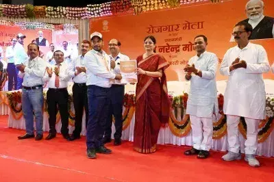 Varanasi: 47 जगहों पर आयोजित हुआ पीएम रोजगार मेला, 51,000 को मिली नौकरी Varanasi: 47 जगहों पर आयोजित हुआ पीएम रोजगार मेला, 51,000 को मिली नौकरी