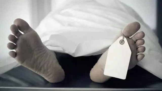 रात में भोजन कर सोया परिवार, अचानक बिगड़ी तबीयत, पिता-बेटी की मौत रात में भोजन कर सोया परिवार, अचानक बिगड़ी तबीयत, पिता-बेटी की मौत