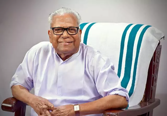 अच्युतानंदन सबरीमाला तक पैदल जाने वाले पहले कम्युनिस्ट मुख्यमंत्री है अच्युतानंदन सबरीमाला तक पैदल जाने वाले पहले कम्युनिस्ट मुख्यमंत्री है