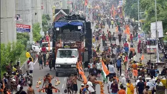 Delhi : कांवड़ यात्रा, प्रमुख मार्गों पर यातायात प्रतिबंध Delhi : कांवड़ यात्रा, प्रमुख मार्गों पर यातायात प्रतिबंध