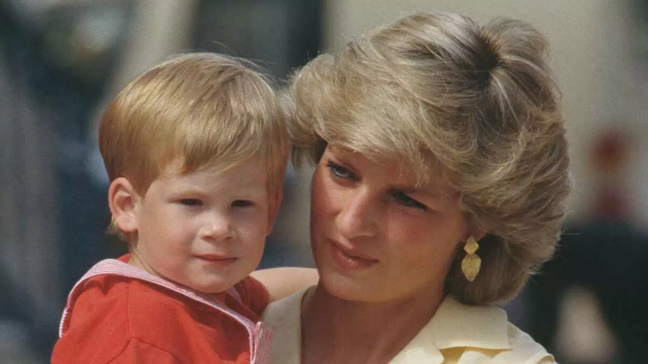Prince Harry अपनी मां राजकुमारी डायना के नक्शेकदम पर चल रहे Prince Harry अपनी मां राजकुमारी डायना के नक्शेकदम पर चल रहे