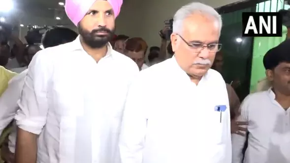 भूपेश बघेल भी रायपुर कोर्ट में मौजूद, चैतन्य की ED रिमांड बढ़ाने की मांग पर सुनवाई जारी भूपेश बघेल भी रायपुर कोर्ट में मौजूद, चैतन्य की ED रिमांड बढ़ाने की मांग पर सुनवाई जारी