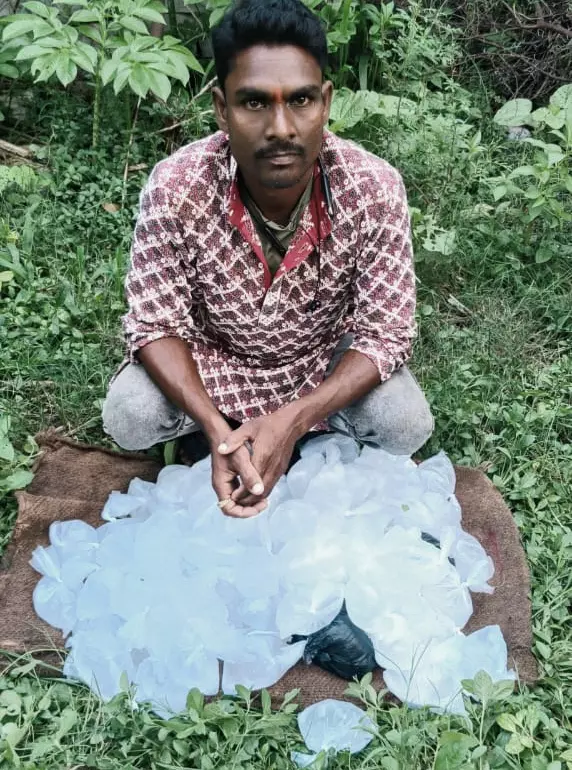 आबकारी विभाग की कार्रवाई, 25 बल्क लीटर अवैध महुआ शराब जब्त आबकारी विभाग की कार्रवाई, 25 बल्क लीटर अवैध महुआ शराब जब्त