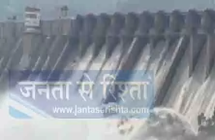 जम्मू-कश्मीर: रियासी में लगातार बारिश के बीच सलाल बांध के सभी गेट खोले गए जम्मू-कश्मीर: रियासी में लगातार बारिश के बीच सलाल बांध के सभी गेट खोले गए