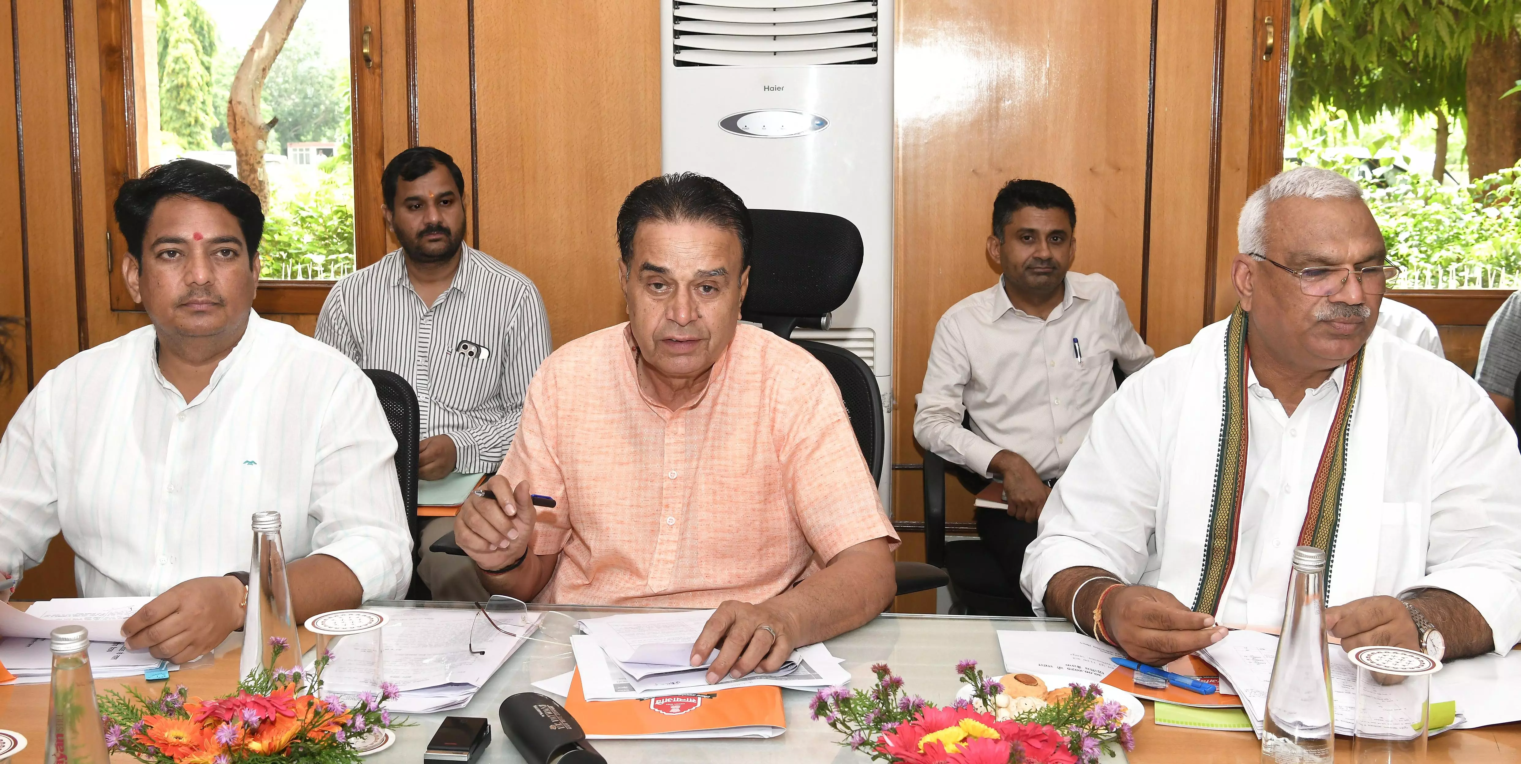 Jaipur: गुर्जर व अति पिछड़ा वर्ग की मांगों पर मंत्रीगण समिति की दूसरी बैठक सम्पन्न Jaipur: गुर्जर व अति पिछड़ा वर्ग की मांगों पर मंत्रीगण समिति की दूसरी बैठक सम्पन्न