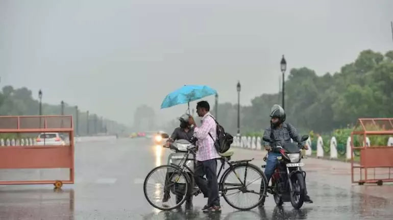 Delhi में बारिश, कुछ इलाकों में जलभराव Delhi में बारिश, कुछ इलाकों में जलभराव