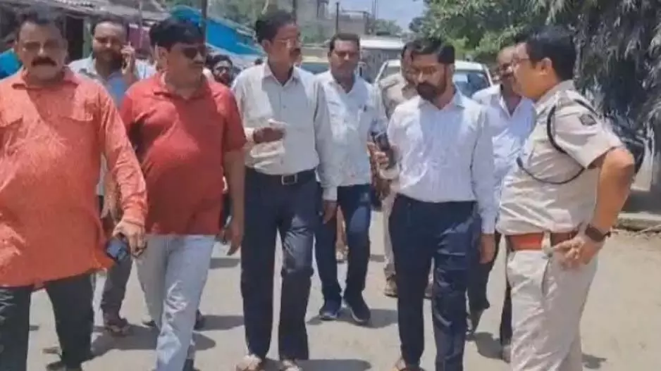 अपनी बात पर अमल’ की मांग, रायराखोल में टूटी सड़कों पर विरोध अपनी बात पर अमल’ की मांग, रायराखोल में टूटी सड़कों पर विरोध