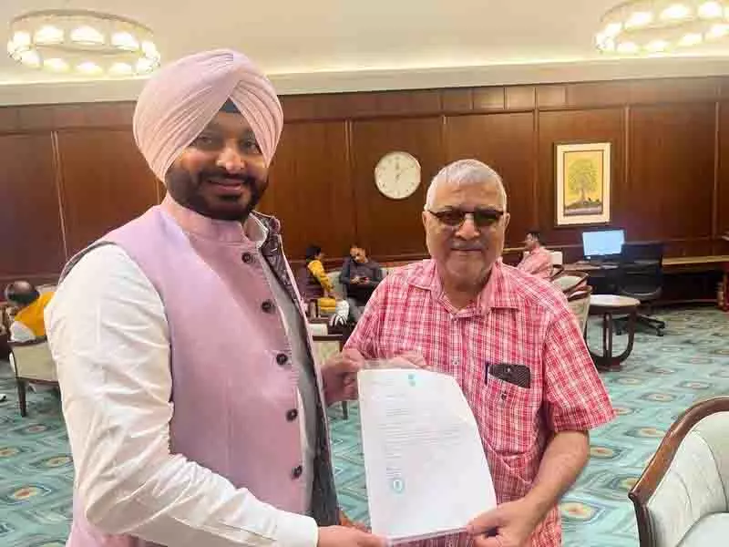 MP Dr. Dharamvir Gandhi ने पटियाला से होकर अधिक ट्रेनों के मार्ग परिवर्तन की मांग की MP Dr. Dharamvir Gandhi ने पटियाला से होकर अधिक ट्रेनों के मार्ग परिवर्तन की मांग की