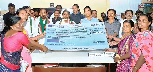 सरकार का लक्ष्य राज्य के सभी गरीबों को घर उपलब्ध कराना है : Deputy CM सरकार का लक्ष्य राज्य के सभी गरीबों को घर उपलब्ध कराना है : Deputy CM