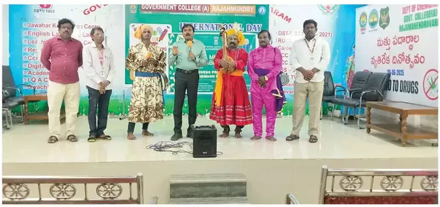 Andhra: नशीली दवाओं के दुरुपयोग से निपटने पर जोर Andhra: नशीली दवाओं के दुरुपयोग से निपटने पर जोर