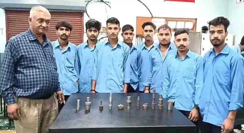 Mandi में कैंपस प्लेसमेंट से ग्रामीण युवाओं के दरवाजे तक नौकरियां पहुंचीं Mandi में कैंपस प्लेसमेंट से ग्रामीण युवाओं के दरवाजे तक नौकरियां पहुंचीं