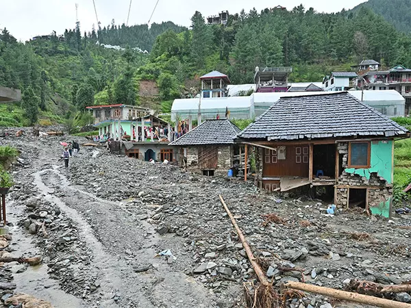 हिमाचल प्रदेश: मानसून से मरने वालों की संख्या 132 हुई, 432 सड़कें अवरुद्ध, बिजली-पानी बाधित हिमाचल प्रदेश: मानसून से मरने वालों की संख्या 132 हुई, 432 सड़कें अवरुद्ध, बिजली-पानी बाधित