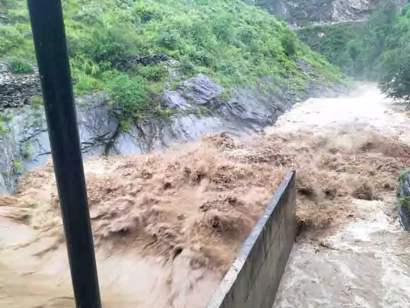 आपूर्ति स्रोतों में बढ़ती गंदगी के कारण Shimla में जल संकट आपूर्ति स्रोतों में बढ़ती गंदगी के कारण Shimla में जल संकट