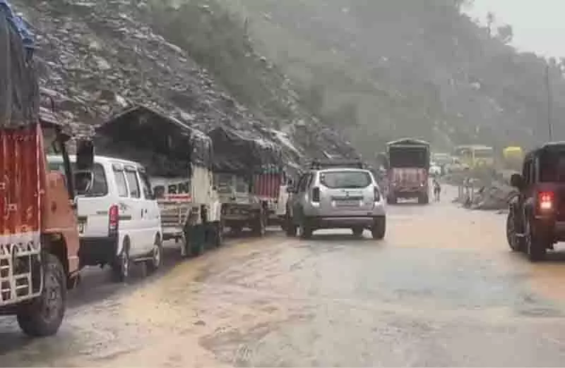 Mandi में चंडीगढ़-मनाली और 243 अन्य सड़कें अवरुद्ध Mandi में चंडीगढ़-मनाली और 243 अन्य सड़कें अवरुद्ध