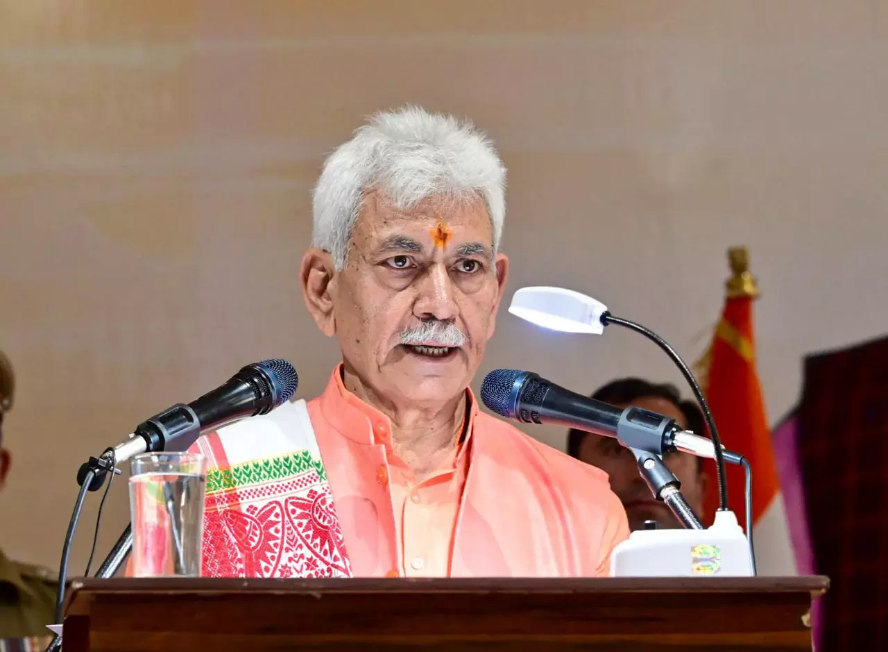 Srinagar: आतंकवाद पीड़ितों की सहायता को उपराज्यपाल ने शुरू किया विशेष पोर्टल Srinagar: आतंकवाद पीड़ितों की सहायता को उपराज्यपाल ने शुरू किया विशेष पोर्टल
