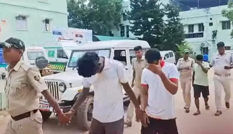 जाजपुर नाबालिग से सामूहिक बलात्कार मामले में तीन हॉकी कोच गिरफ्तार जाजपुर नाबालिग से सामूहिक बलात्कार मामले में तीन हॉकी कोच गिरफ्तार