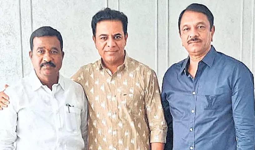 हमें यह सुनकर आश्चर्य हुआ कि केसीआर को अस्वीकार कर दिया गया। हमें यह सुनकर आश्चर्य हुआ कि केसीआर को अस्वीकार कर दिया गया।