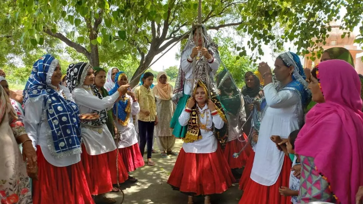 Haryana: तीज महोत्सव से सजेगा हरियाणा का यह जिला, लोक परंपराएं होंगी केंद्र में Haryana: तीज महोत्सव से सजेगा हरियाणा का यह जिला, लोक परंपराएं होंगी केंद्र में
