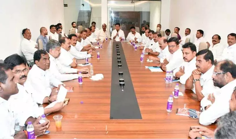 कांग्रेस का असली रवैया पिछड़े वर्गों को धोखा देना है: बीआरएस पार्टी कांग्रेस का असली रवैया पिछड़े वर्गों को धोखा देना है: बीआरएस पार्टी