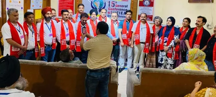 LIC कर्मचारियों ने सम्मेलन कर नई संस्था का चुनाव किया LIC कर्मचारियों ने सम्मेलन कर नई संस्था का चुनाव किया