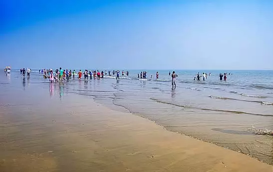 दीघा के समुद्र में डूब रहे चाचा को जिंदा बचाया गया दीघा के समुद्र में डूब रहे चाचा को जिंदा बचाया गया