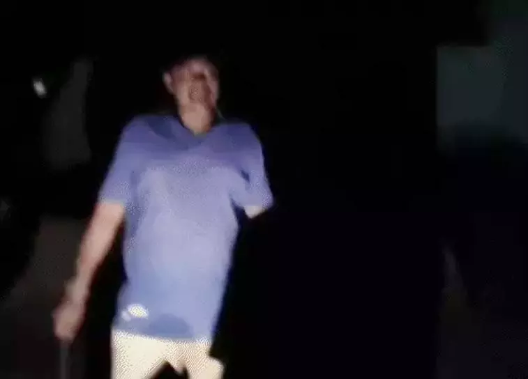 छात्र की आत्महत्या के बाद भड़के युवकों ने टीचर पर किया हमला, धारदार हथियार से वार कर किया घायल छात्र की आत्महत्या के बाद भड़के युवकों ने टीचर पर किया हमला, धारदार हथियार से वार कर किया घायल