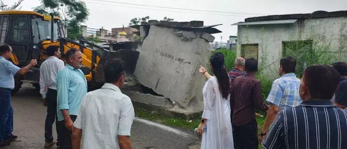 JDA के अतिक्रमण विरोधी अभियान में 12 कनाल जमीन वापस मिली JDA के अतिक्रमण विरोधी अभियान में 12 कनाल जमीन वापस मिली