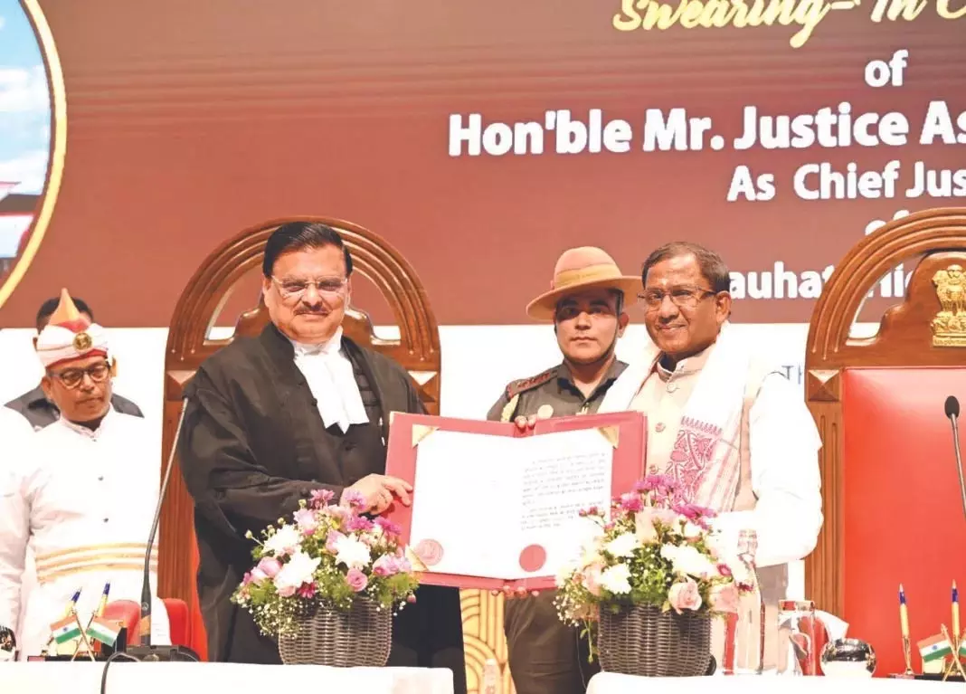 न्यायमूर्ति आशुतोष कुमार ने Gauhati उच्च न्यायालय के मुख्य न्यायाधीश के रूप में शपथ ली न्यायमूर्ति आशुतोष कुमार ने Gauhati उच्च न्यायालय के मुख्य न्यायाधीश के रूप में शपथ ली
