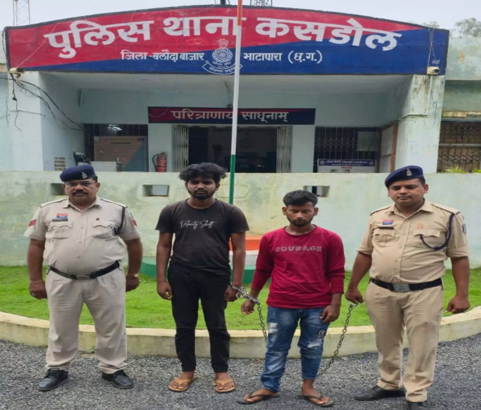 ऑनलाइन ठगी करने वाले दो आरोपियों को पुलिस ने किया गिरफ्तार ऑनलाइन ठगी करने वाले दो आरोपियों को पुलिस ने किया गिरफ्तार